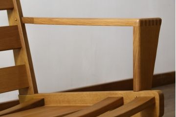 中古　美品　飛騨産業　キツツキマーク　楢(ナラ)材　合皮　木のぬくもりを感じる回転ラウンジチェア(1Pソファ、イージーチェア、アームチェア、回転いす、イス、椅子)(定価約21万円)(R-075710)