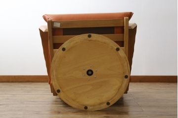 中古　美品　飛騨産業　キツツキマーク　楢(ナラ)材　合皮　木のぬくもりを感じる回転ラウンジチェア(1Pソファ、イージーチェア、アームチェア、回転いす、イス、椅子)(定価約21万円)(R-075710)