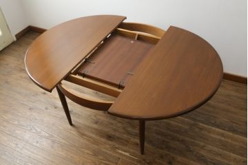 イギリスビンテージ　G-PLAN(ジープラン)　洗練された佇まいが魅力のエクステンションテーブル(ダイニングテーブル、拡張式テーブル、食卓、2人掛け、4人掛け、6人掛け、ラウンドテーブル、ヴィンテージ、英国、北欧)(R-075723)