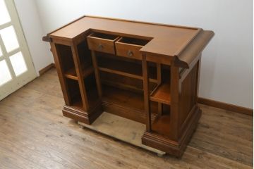 中古　美品　希少!!　スペイン製　バロッサバレンティ(VARO,S.A. VALENTI)　大人の空間づくりにピッタリなバーカウンター(カウンターテーブル、キッチンカウンター、演台、サービス台、収納棚)(定価185万円)(R-075724)です。