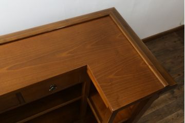 中古　美品　希少!!　スペイン製　バロッサバレンティ(VARO,S.A. VALENTI)　大人の空間づくりにピッタリなバーカウンター(カウンターテーブル、キッチンカウンター、演台、サービス台、収納棚)(定価185万円)(R-075724)です。