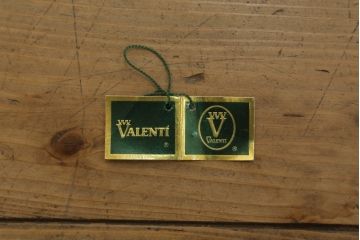 中古　美品　希少!!　スペイン製　バロッサバレンティ(VARO,S.A. VALENTI)　大人の空間づくりにピッタリなバーカウンター(カウンターテーブル、キッチンカウンター、演台、サービス台、収納棚)(定価185万円)(R-075724)です。