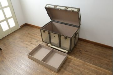 アンティーク雑貨　KOWA INDUSTRY(コーワインダストリー)　インダストリアルの空間づくりにおすすめのアルミ製トランク(船トランク、舟トランク、ローテーブル、センターテーブル、収納、ディスプレイ、店舗什器)(R-075725)