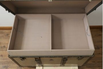 アンティーク雑貨　KOWA INDUSTRY(コーワインダストリー)　インダストリアルの空間づくりにおすすめのアルミ製トランク(船トランク、舟トランク、ローテーブル、センターテーブル、収納、ディスプレイ、店舗什器)(R-075725)