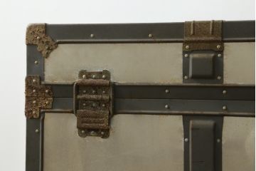 アンティーク雑貨　KOWA INDUSTRY(コーワインダストリー)　インダストリアルの空間づくりにおすすめのアルミ製トランク(船トランク、舟トランク、ローテーブル、センターテーブル、収納、ディスプレイ、店舗什器)(R-075725)
