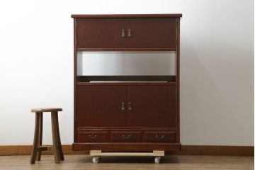 中古　美品!!　希少な廃盤品　モリシゲ(MORISHIGE・森繁)　前面根来塗り(ねごろ塗り・朱塗り・あけぼの塗り)　品のある佇まいが上質な和の空間にぴったりな高級飾り棚(茶棚、茶箪笥、収納棚、戸棚)(定価約70万円)(R-075726)