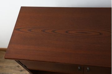 中古　美品!!　希少な廃盤品　モリシゲ(MORISHIGE・森繁)　前面根来塗り(ねごろ塗り・朱塗り・あけぼの塗り)　品のある佇まいが上質な和の空間にぴったりな高級飾り棚(茶棚、茶箪笥、収納棚、戸棚)(定価約70万円)(R-075726)
