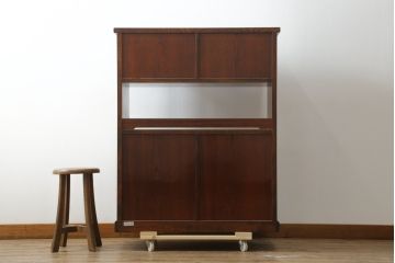 中古　美品!!　希少な廃盤品　モリシゲ(MORISHIGE・森繁)　前面根来塗り(ねごろ塗り・朱塗り・あけぼの塗り)　品のある佇まいが上質な和の空間にぴったりな高級飾り棚(茶棚、茶箪笥、収納棚、戸棚)(定価約70万円)(R-075726)