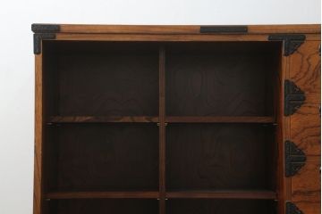 中古　岩谷堂箪笥　力強い木目と重厚な金具が美しい収納棚サイドボード(水屋箪笥、戸棚、キャビネット)(R-075727)