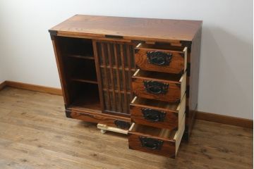 中古　岩谷堂箪笥　力強い木目と重厚な金具が美しい収納棚サイドボード(水屋箪笥、戸棚、キャビネット)(R-075727)