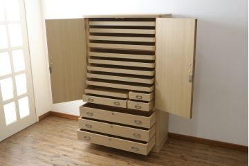 中古　美品　伝統工芸士　吉沢昭治作　柔らかな色合いが魅力的な総桐箪笥(胴丸、総桐たんす、引き出し、着物箪笥、衣装箪笥、和タンス、整理タンス、収納たんす)(R-075728)