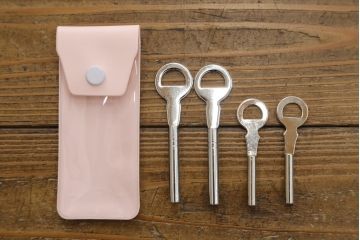中古　美品　伝統工芸士　吉沢昭治作　柔らかな色合いが魅力的な総桐箪笥(胴丸、総桐たんす、引き出し、着物箪笥、衣装箪笥、和タンス、整理タンス、収納たんす)(R-075728)