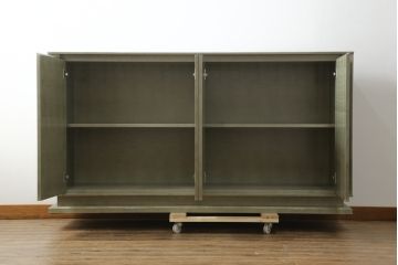 中古　超美品!!　ほぼ新品　IDC大塚家具　松創(マツソウ)　購入価格約170万円　ウィーンNo.6　グレーシカモアの美しい杢とモダンなデザインが目を引くサイドボード(戸棚、収納棚、サイドキャビネット、リビングボード)(R-075729)