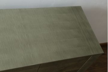中古　超美品!!　ほぼ新品　IDC大塚家具　松創(マツソウ)　購入価格約170万円　ウィーンNo.6　グレーシカモアの美しい杢とモダンなデザインが目を引くサイドボード(戸棚、収納棚、サイドキャビネット、リビングボード)(R-075729)
