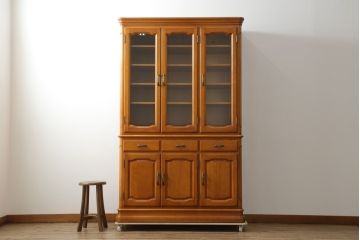 中古　美品　横浜ダニエル(daniel)　優雅な佇まいが上品なエトランジェリビングキャビネット(食器棚、カップボード、収納棚、飾り棚)(定価約100万円)(R-075730)