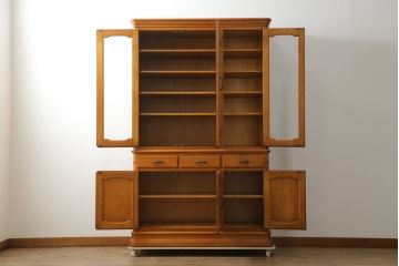 中古　美品　横浜ダニエル(daniel)　優雅な佇まいが上品なエトランジェリビングキャビネット(食器棚、カップボード、収納棚、飾り棚)(定価約100万円)(R-075730)