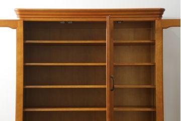 中古　美品　横浜ダニエル(daniel)　優雅な佇まいが上品なエトランジェリビングキャビネット(食器棚、カップボード、収納棚、飾り棚)(定価約100万円)(R-075730)