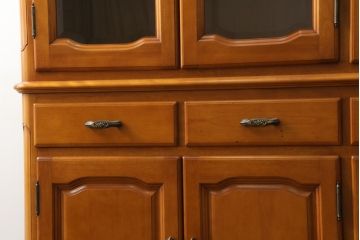 中古　美品　横浜ダニエル(daniel)　優雅な佇まいが上品なエトランジェリビングキャビネット(食器棚、カップボード、収納棚、飾り棚)(定価約100万円)(R-075730)