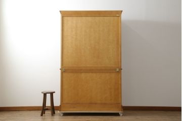 中古　美品　横浜ダニエル(daniel)　優雅な佇まいが上品なエトランジェリビングキャビネット(食器棚、カップボード、収納棚、飾り棚)(定価約100万円)(R-075730)