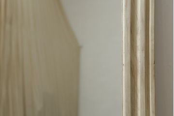 アンティーク雑貨　ラフジュ工房オリジナル　ペイント　柔らかな雰囲気与えるシンプルなアンティークホワイトのウォールミラー(鏡)(R-075732)