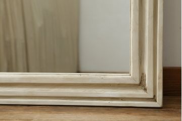 アンティーク雑貨　ラフジュ工房オリジナル　ペイント　柔らかな雰囲気与えるシンプルなアンティークホワイトのウォールミラー(鏡)(R-075732)