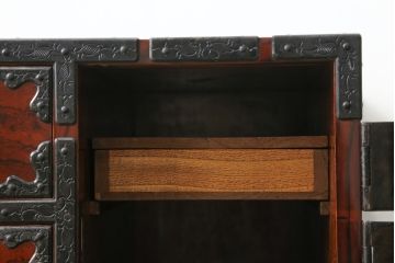 中古　伊達家の家紋入り!手打ち金具の美しさが魅力の小引き出し(小箪笥、仙台箪笥、小物収納、卓上収納)(R-075733)