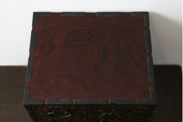 中古　伊達家の家紋入り!手打ち金具の美しさが魅力の小引き出し(小箪笥、仙台箪笥、小物収納、卓上収納)(R-075733)