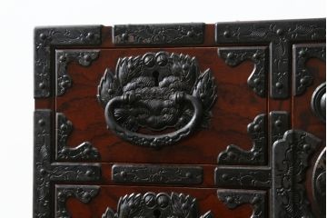 中古　伊達家の家紋入り!手打ち金具の美しさが魅力の小引き出し(小箪笥、仙台箪笥、小物収納、卓上収納)(R-075733)
