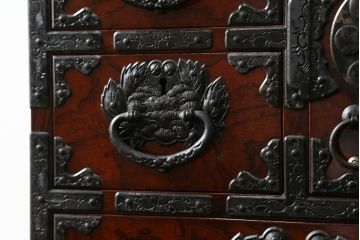 中古　伊達家の家紋入り!手打ち金具の美しさが魅力の小引き出し(小箪笥、仙台箪笥、小物収納、卓上収納)(R-075733)