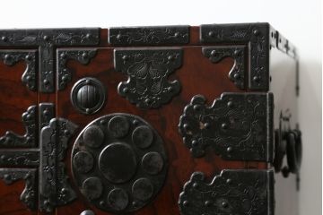 中古　伊達家の家紋入り!手打ち金具の美しさが魅力の小引き出し(小箪笥、仙台箪笥、小物収納、卓上収納)(R-075733)