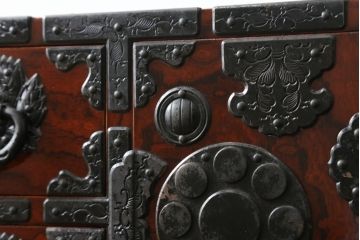 中古　伊達家の家紋入り!手打ち金具の美しさが魅力の小引き出し(小箪笥、仙台箪笥、小物収納、卓上収納)(R-075733)