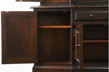 中古　希少な廃盤品　北海道民芸家具　OM151　重厚感と気品漂うキャビネット(食器棚、飾り棚、収納棚、戸棚)(定価約80万円)(R-075735)