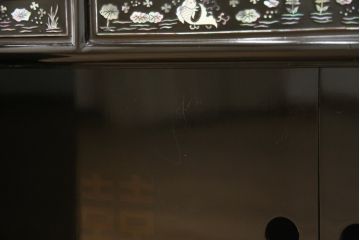 アジアンビンテージ　繊細な螺鈿(ラデン)細工が美しく描かれた大型サイドボード(収納棚、戸棚、リビングボード、ヴィンテージ)(定価約190万円)(R-075736)