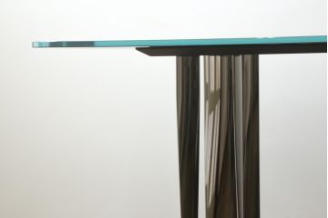 中古　美品　Cassina(カッシーナ)　BOBOLI(ボボリ)　スクエアテーブル 　日本限定仕様　ガラス天板　個性溢れるデザインが魅力のテーブル(ダイニングテーブル、食卓、4人掛け、6人掛け)(定価約172万円)(R-075737)