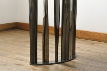 中古　美品　Cassina(カッシーナ)　BOBOLI(ボボリ)　スクエアテーブル 　日本限定仕様　ガラス天板　個性溢れるデザインが魅力のテーブル(ダイニングテーブル、食卓、4人掛け、6人掛け)(定価約172万円)(R-075737)