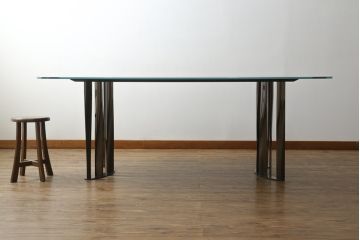 中古　美品　Cassina(カッシーナ)　BOBOLI(ボボリ)　スクエアテーブル 　日本限定仕様　ガラス天板　個性溢れるデザインが魅力のテーブル(ダイニングテーブル、食卓、4人掛け、6人掛け)(定価約172万円)(R-075737)
