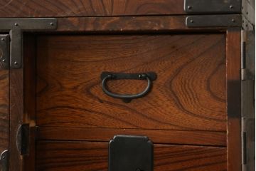 和製アンティーク　上手物!!　前面欅(ケヤキ)材　杢目の美しい二段重ね仙台姫箪笥(仙台箪笥、和たんす、収納箪笥、衣装箪笥、小箪笥、引き出し)(R-075768)