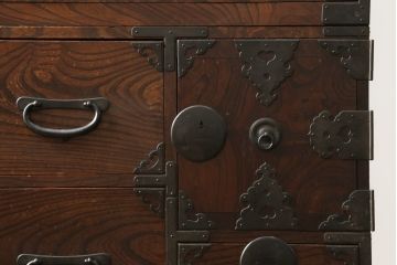 和製アンティーク　上手物!!　前面欅(ケヤキ)材　杢目の美しい二段重ね仙台姫箪笥(仙台箪笥、和たんす、収納箪笥、衣装箪笥、小箪笥、引き出し)(R-075768)
