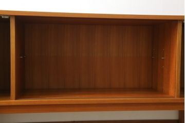 和製ビンテージ　美品　天童木工(Tendo)　チーク材　シンプルでモダンなデザインが空間をお洒落に演出するサイドボード(サイドキャビネット、収納棚、戸棚、テレビ台、テレビボード、ヴィンテージ)(R-075771)