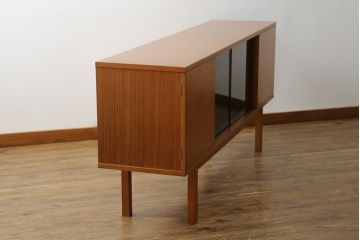 和製ビンテージ　美品　天童木工(Tendo)　チーク材　シンプルでモダンなデザインが空間をお洒落に演出するサイドボード(サイドキャビネット、収納棚、戸棚、テレビ台、テレビボード、ヴィンテージ)(R-075771)
