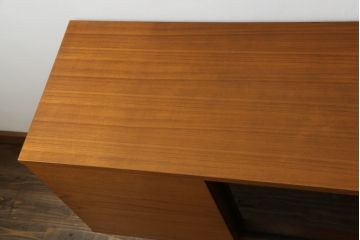 和製ビンテージ　美品　天童木工(Tendo)　チーク材　シンプルでモダンなデザインが空間をお洒落に演出するサイドボード(サイドキャビネット、収納棚、戸棚、テレビ台、テレビボード、ヴィンテージ)(R-075771)