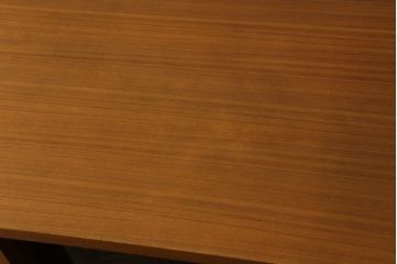 和製ビンテージ　美品　天童木工(Tendo)　チーク材　シンプルでモダンなデザインが空間をお洒落に演出するサイドボード(サイドキャビネット、収納棚、戸棚、テレビ台、テレビボード、ヴィンテージ)(R-075771)