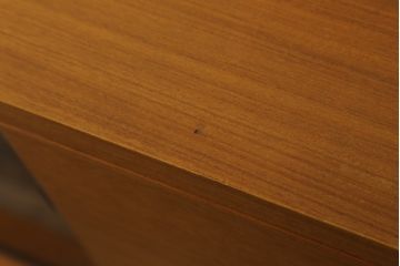 和製ビンテージ　美品　天童木工(Tendo)　チーク材　シンプルでモダンなデザインが空間をお洒落に演出するサイドボード(サイドキャビネット、収納棚、戸棚、テレビ台、テレビボード、ヴィンテージ)(R-075771)