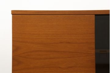 和製ビンテージ　美品　天童木工(Tendo)　チーク材　シンプルでモダンなデザインが空間をお洒落に演出するサイドボード(サイドキャビネット、収納棚、戸棚、テレビ台、テレビボード、ヴィンテージ)(R-075771)