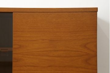 和製ビンテージ　美品　天童木工(Tendo)　チーク材　シンプルでモダンなデザインが空間をお洒落に演出するサイドボード(サイドキャビネット、収納棚、戸棚、テレビ台、テレビボード、ヴィンテージ)(R-075771)