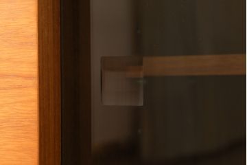 和製ビンテージ　美品　天童木工(Tendo)　チーク材　シンプルでモダンなデザインが空間をお洒落に演出するサイドボード(サイドキャビネット、収納棚、戸棚、テレビ台、テレビボード、ヴィンテージ)(R-075771)