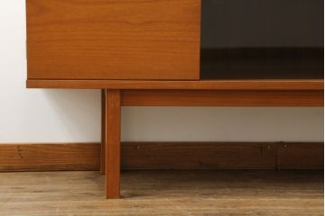 和製ビンテージ　美品　天童木工(Tendo)　チーク材　シンプルでモダンなデザインが空間をお洒落に演出するサイドボード(サイドキャビネット、収納棚、戸棚、テレビ台、テレビボード、ヴィンテージ)(R-075771)