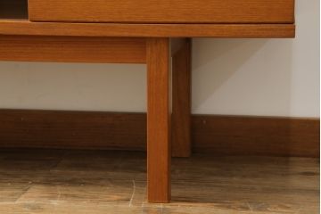 和製ビンテージ　美品　天童木工(Tendo)　チーク材　シンプルでモダンなデザインが空間をお洒落に演出するサイドボード(サイドキャビネット、収納棚、戸棚、テレビ台、テレビボード、ヴィンテージ)(R-075771)