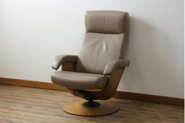 中古　カリモク家具(karimoku)　ザ・ファースト(THE FIRST)　RU71　上質なくつろぎの時間を演出するリクライニングチェア(リクライニングソファ、リクライナー、アームチェア、回転チェア、1人掛け、一人掛け)(R-075773)