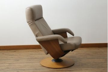 中古　カリモク家具(karimoku)　ザ・ファースト(THE FIRST)　RU71　上質なくつろぎの時間を演出するリクライニングチェア(リクライニングソファ、リクライナー、アームチェア、回転チェア、1人掛け、一人掛け)(R-075773)